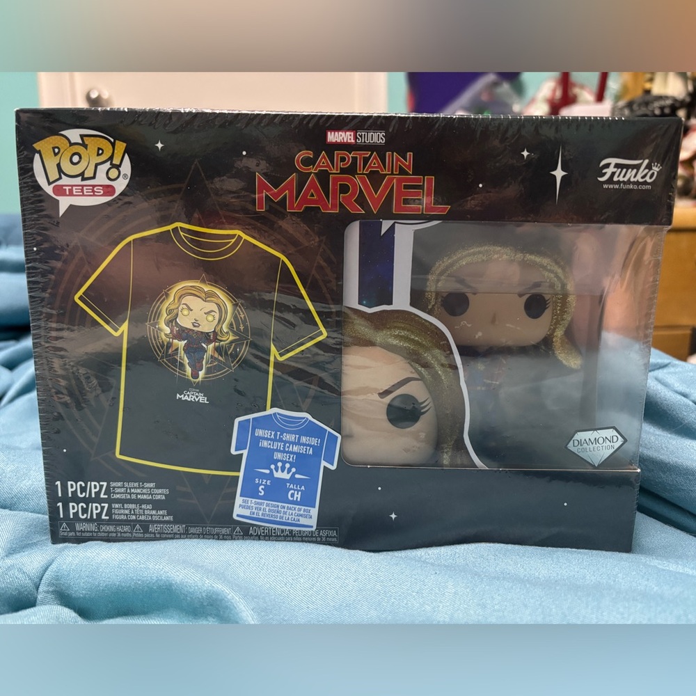 BRAND NEW FUNKO CAPTAIN MARVEL DIAMOND COLLECTION FUNKO POP&T-SHIRT BOX SET